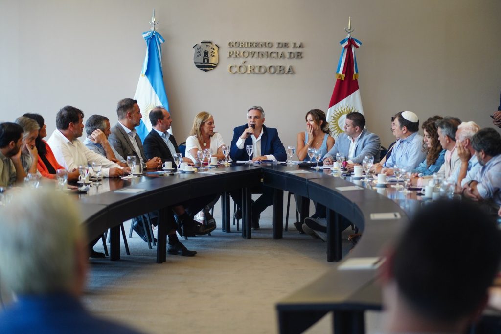 Llaryora encabezó la reunión del Consejo Provincial de Políticas Sociales