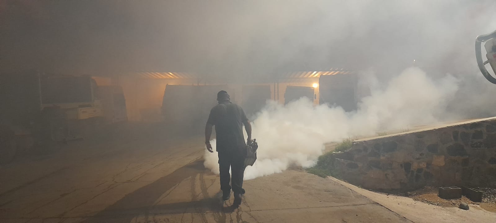 DENGUE: CONTINÚAN LAS FUMIGACIONES ESPACIALES