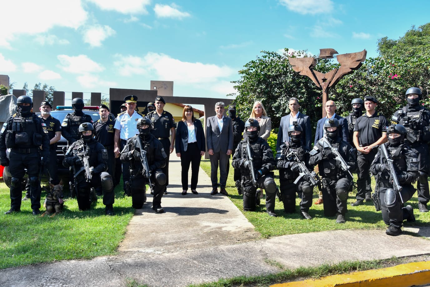 LA MINISTRA DE SEGURIDAD, PATRICIA BULLRICH, VISITÓ LA BASE DE LA FUERZA POLICIAL ANTINARCOTRÁFICO