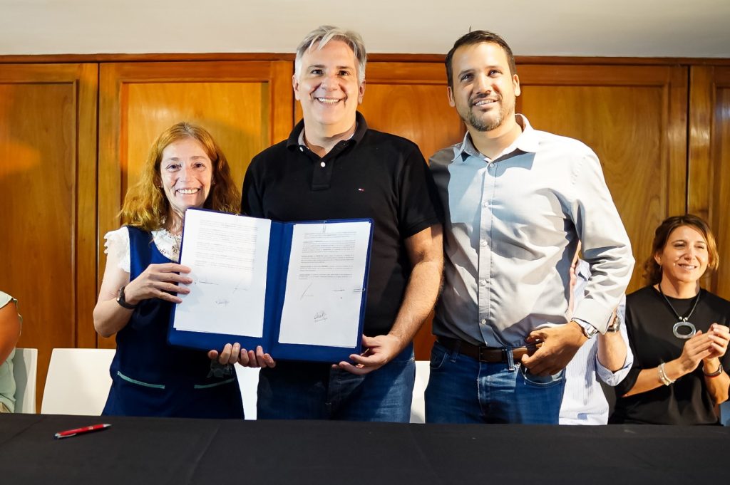 Llaryora firmó convenios para la construcción de salas de jardines de infantes en Alta Gracia