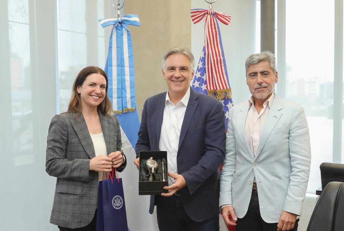 Llaryora recibió a la agregada en Seguridad y Defensa de la Embajada de Estados Unidos en Argentina