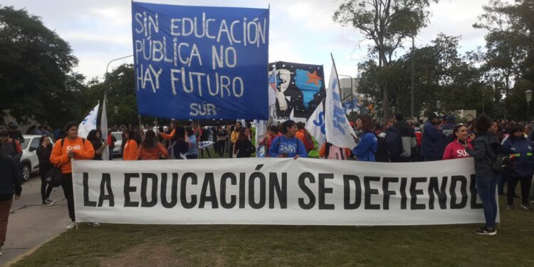 Marcha universitaria en Córdoba por la educación pública