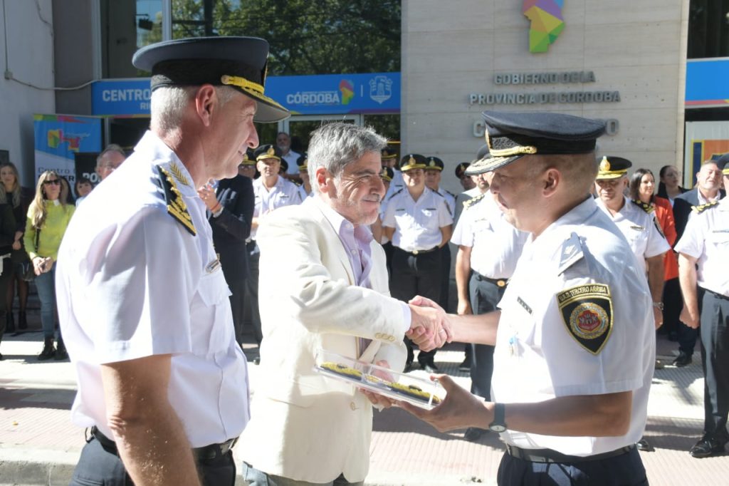 Ascienden a oficial de la Policía por «Mérito Extraordinario» al grado inmediato superior