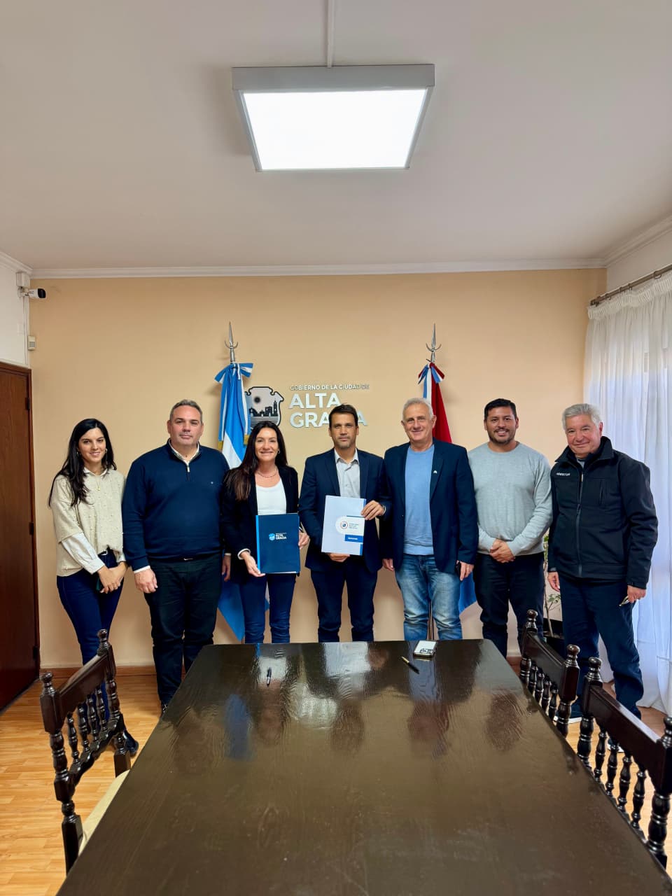TRABAJO CONJUNTO: ALTA GRACIA Y LA UNIVERSIDAD DE VILLA MARÍA FIRMARON CONVENIO DE COLABORACIÓN