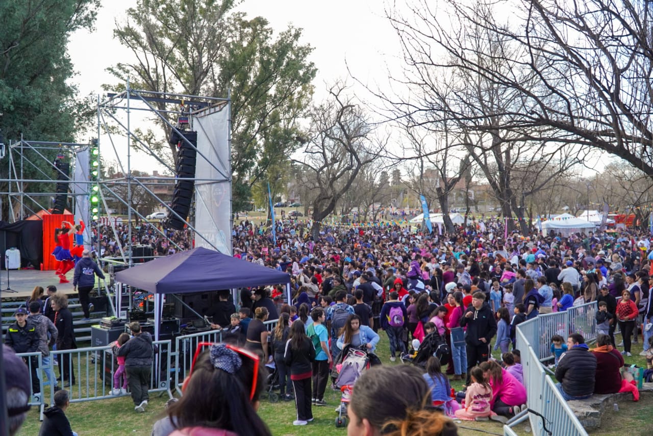 Más de 8000 personas celebraron el día del niño en el Tajamar de Alta Gracia