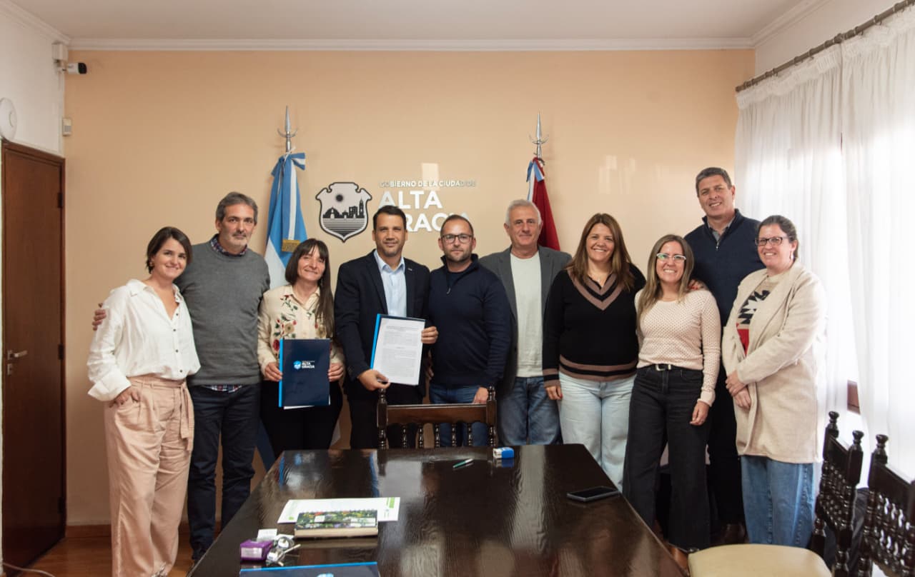 Alta Gracia y Fundación Garabato firmaron un convenio para la reforestación de triple impacto