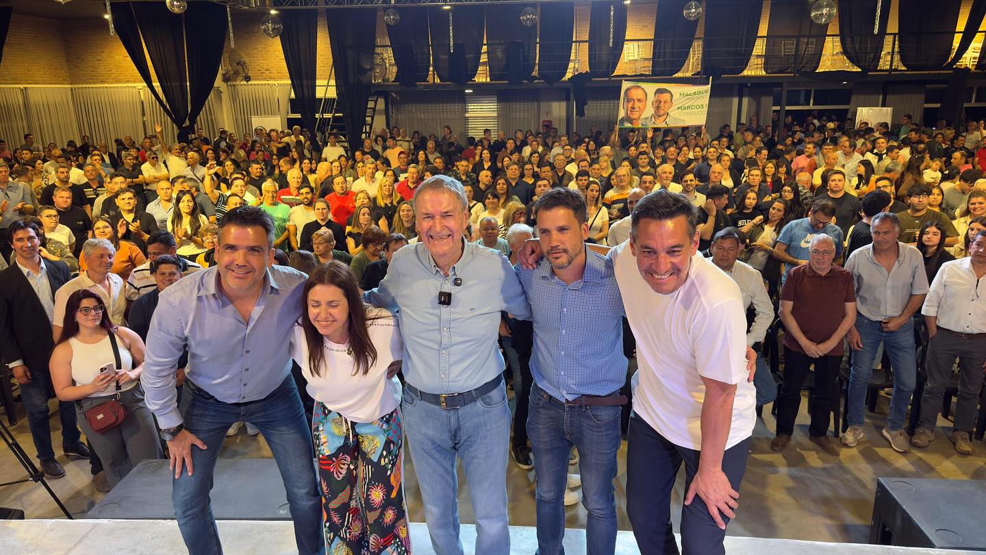 Juan Schiaretti lanzó su candidatura acompañado por dirigentes locales y departamentales