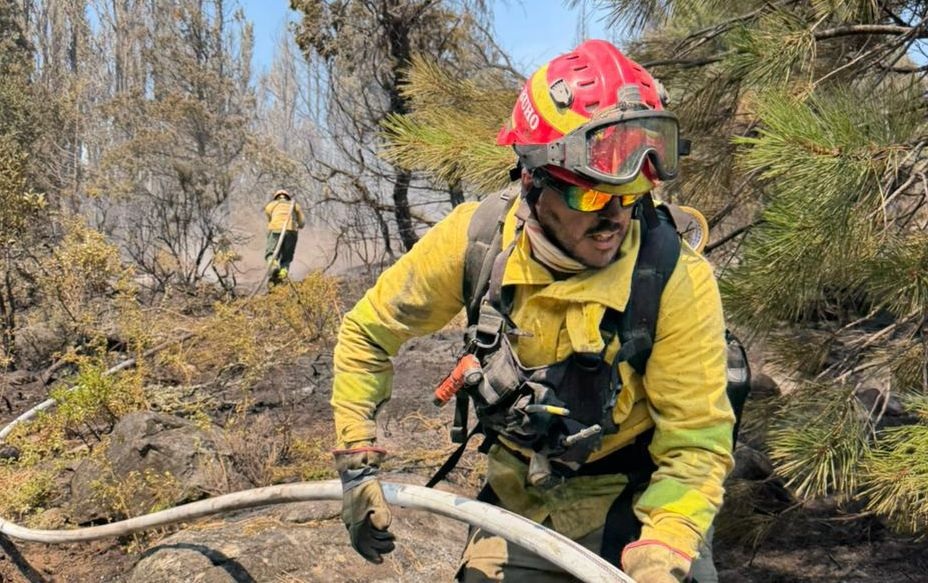 Bomberos de Córdoba ya trabajan en Chubut