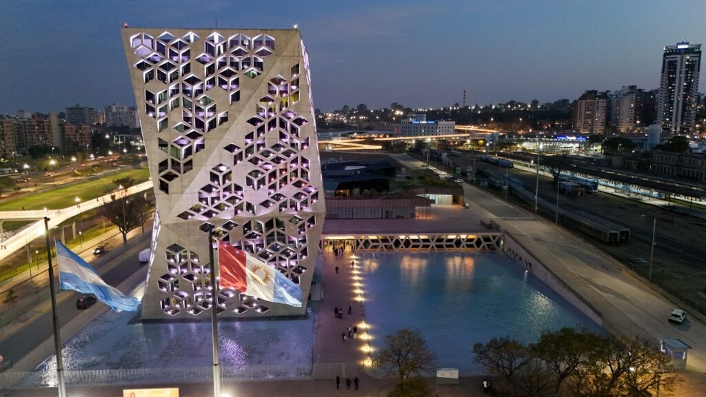 Llaryora viaja a Estados Unidos para promover inversiones y gestionar financiamiento para obras estratégicas en Córdoba