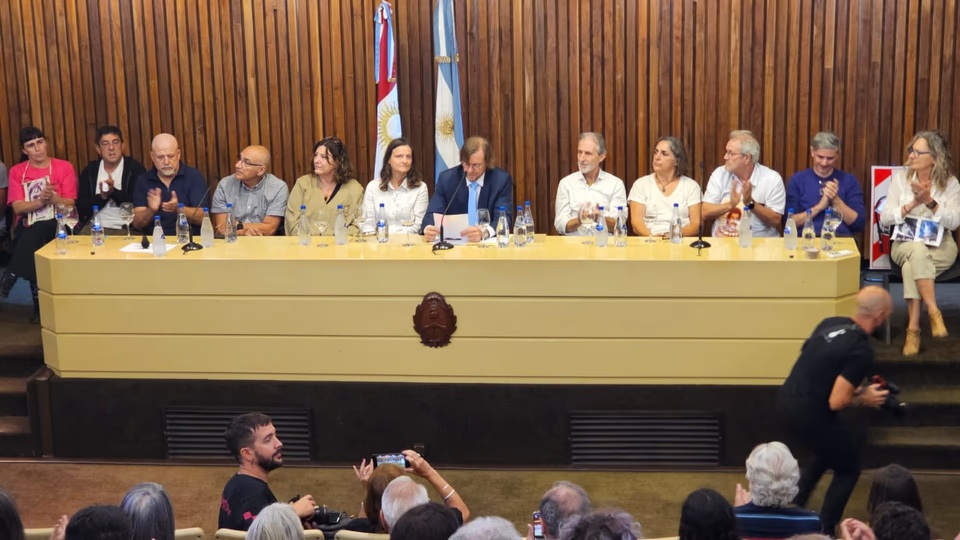 Carlos Alberto D´Ambra Villares entre las personas encontradas e identificadas en la “Loma del Torito”