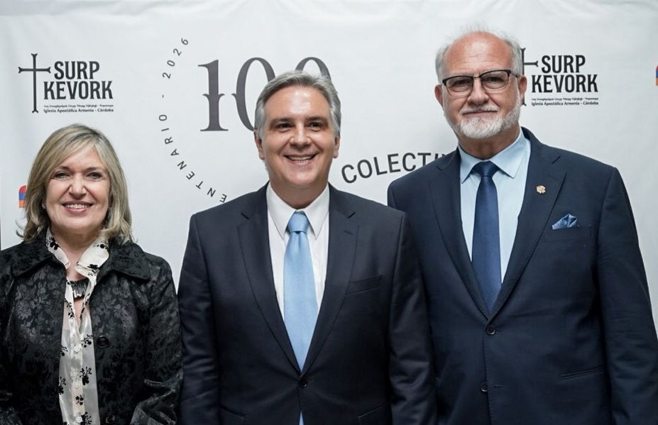 Llaryora participó de la gala centenario de la Colectividad Armenia de Córdoba