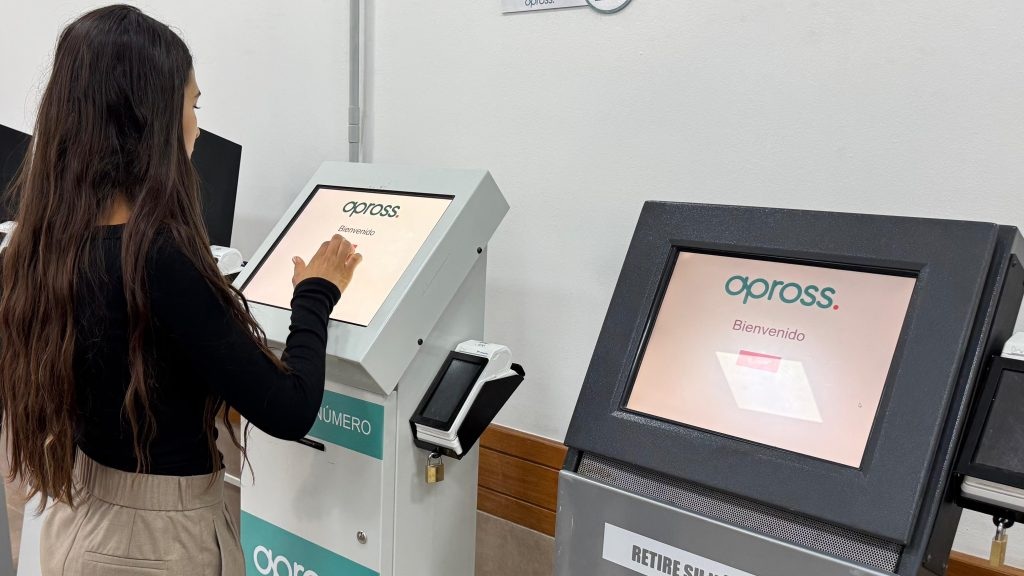 El Hospital Raúl A. Ferreyra suma un tótem de autogestión para afiliados de APROSS