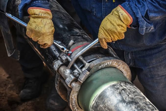 REALIZAN ENLACES DE GAS NATURAL EN DISTINTOS PUNTOS DE LA CIUDAD