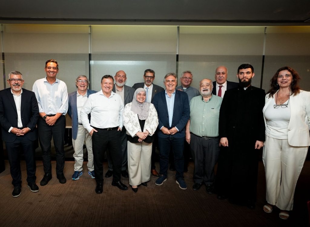 Llaryora recibió a autoridades del COMIPAZ y destacó el valor del diálogo interreligioso