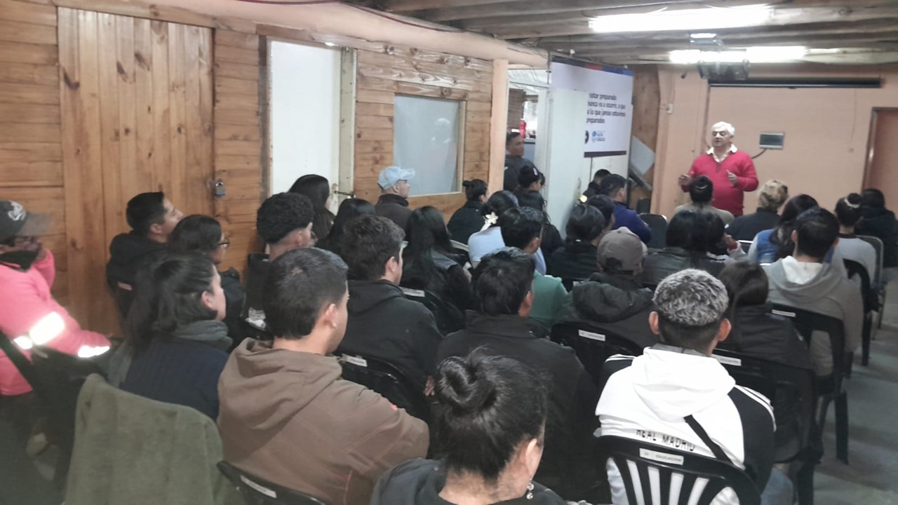 Compromiso: 45 jóvenes comenzaron a formarse para ser parte de la Defensa Civil