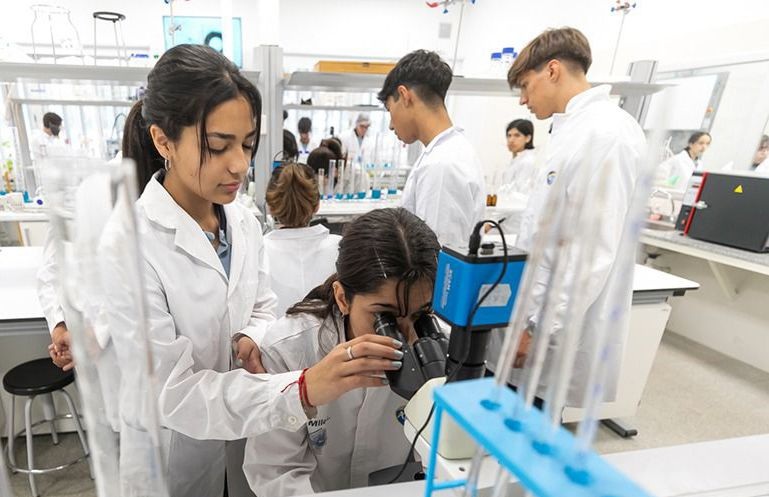 Educación: Comienzan las pasantías y buscan superar los 15.000 estudiantes en empresas