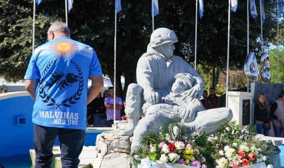 649 razones para no olvidar: Alta Gracia vuelve a homenajear a veteranos y caídos en la Guerra de Malvinas