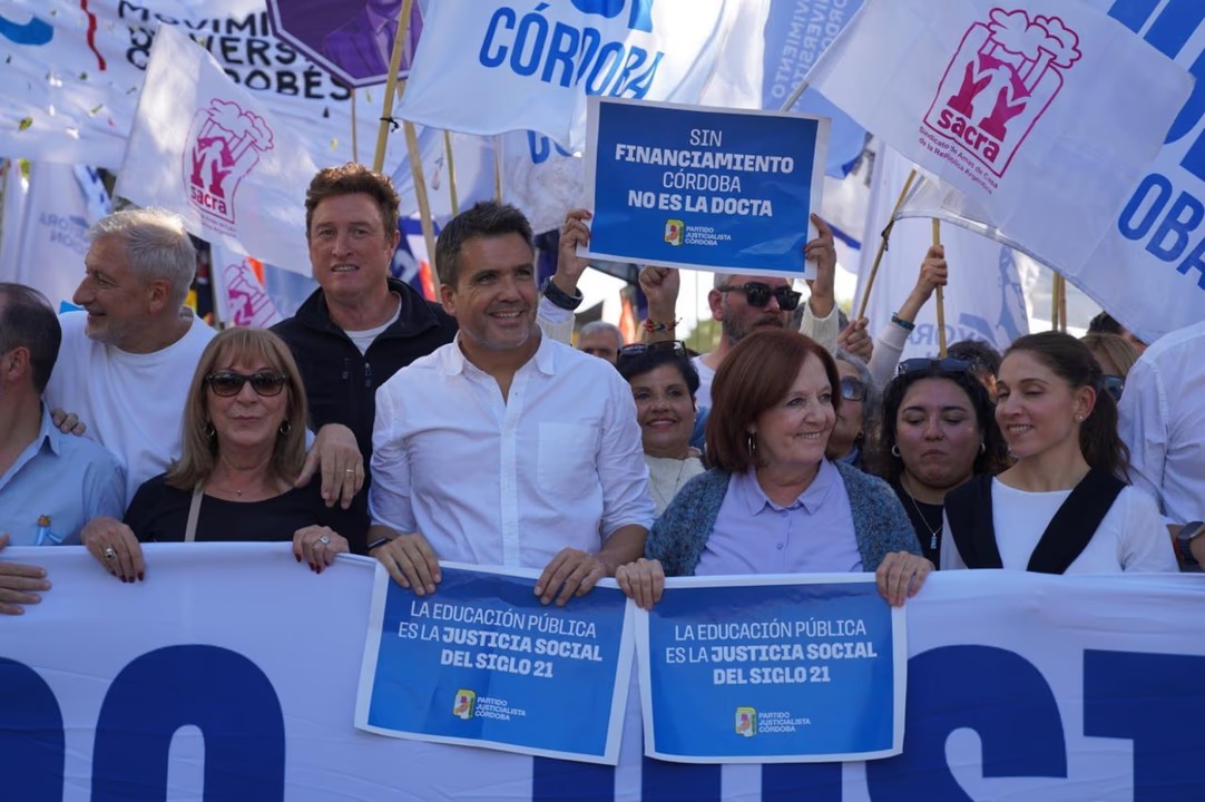 Figuras políticas de Córdoba dijeron presente en la Marcha Federal Universitaria