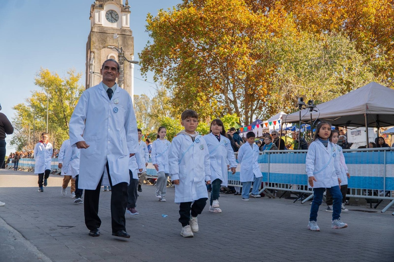 Alta Gracia celebró los 216 años de la Revolución de Mayo con el tradicional Desfile Patrio,