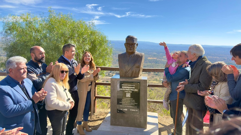 Inauguraron un mirador panorámico en homenaje a Justo Páez Molina en Altas Cumbres
