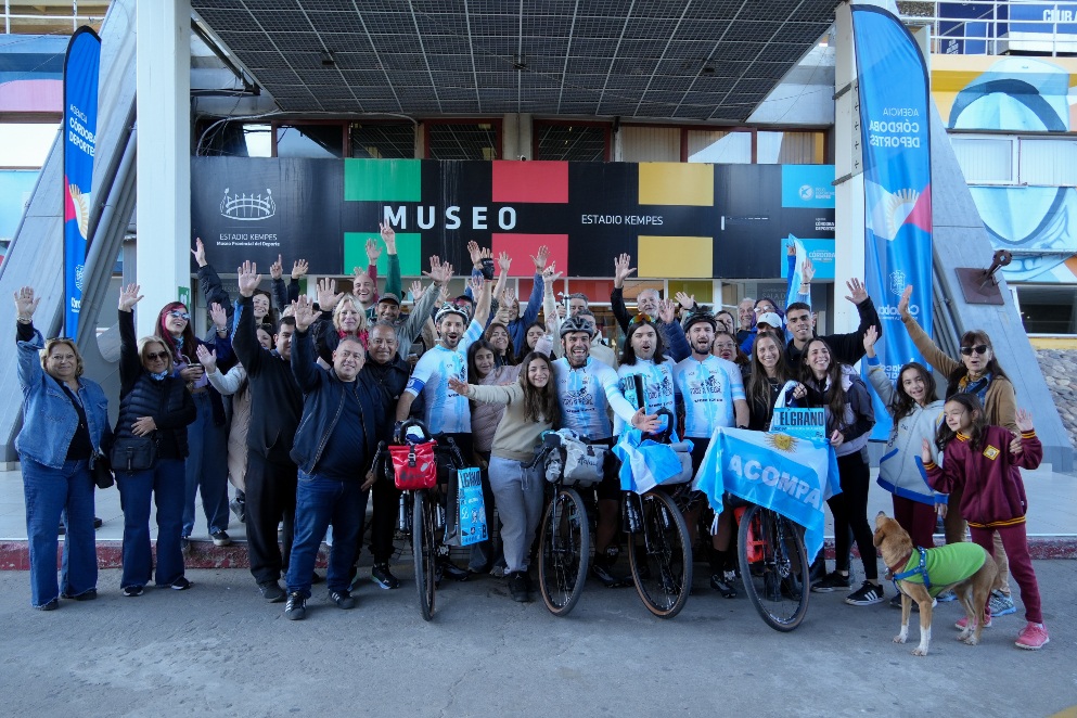 A Todo Pedal: desde el Kempes, cuatro cordobeses iniciaron su travesía rumbo al Mundial 2026