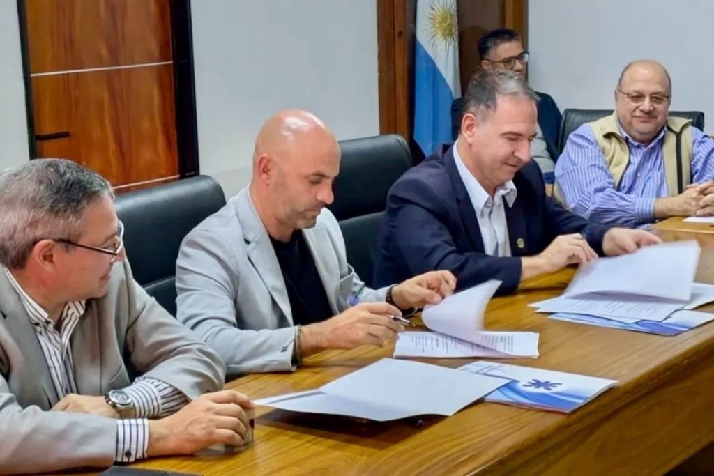 Córdoba fortalece la articulación entre la educación técnica y la universidad con nuevos convenios junto a la UTN