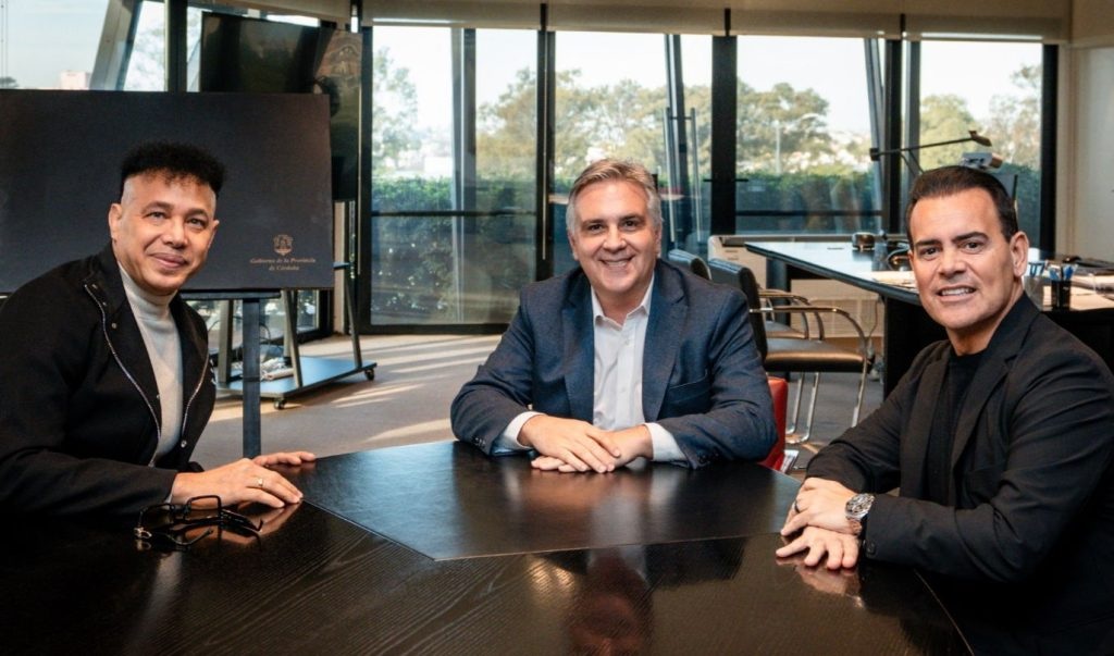Llaryora recibió a Jean Carlos quien cumple 30 años de trayectoria artística