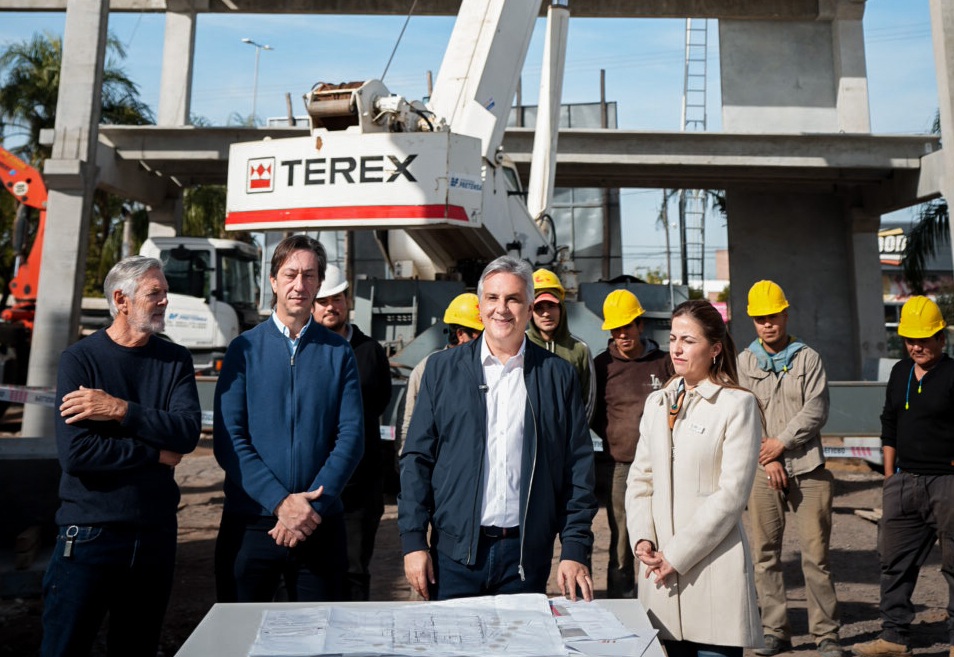 Llaryora supervisó la construcción de la nueva sede de la Universidad Provincial en el sur de la ciudad Capital
