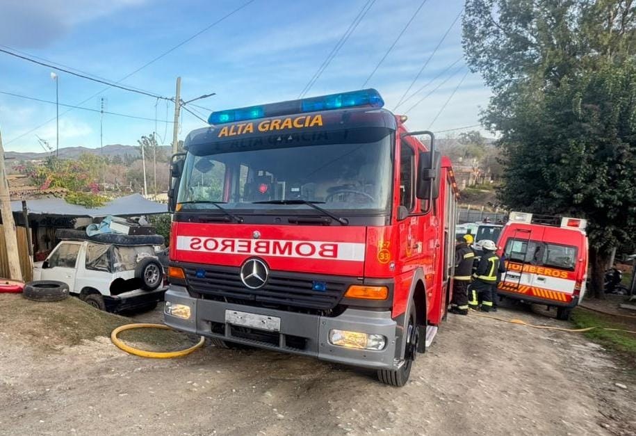 Tragedia en Alta Gracia: un joven de 19 años falleció tras el incendio total de su vivienda