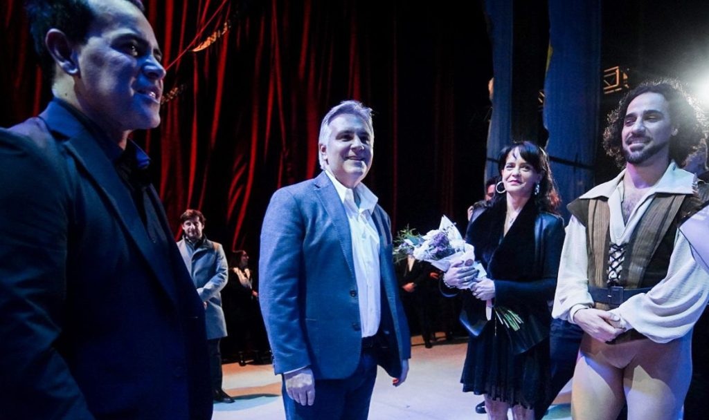 Llaryora asistió anoche al estreno de Giselle, en el Teatro del Libertador