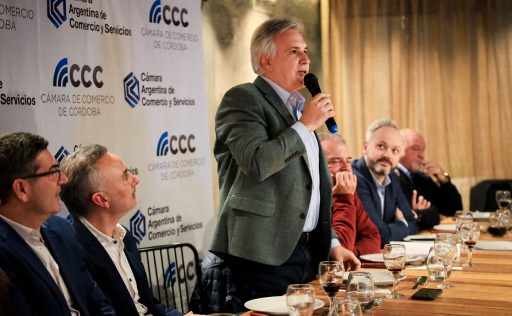 Llaryora participó de un encuentro con la Cámara de Comercio de Córdoba