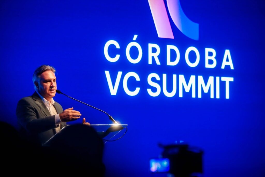 Llaryora promulgó la ley que crea el Fondo Provincial de Capital Emprendedor