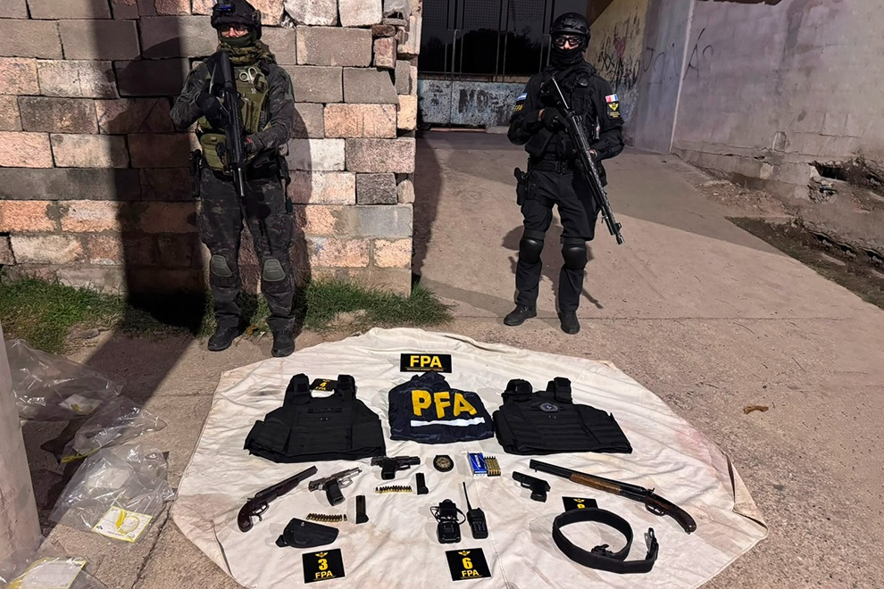 Megaoperativo antinarcotráfico: Se desbarataron dos bandas narco, se secuestraron 17 kilos de drogas y se detuvo a 19 personas