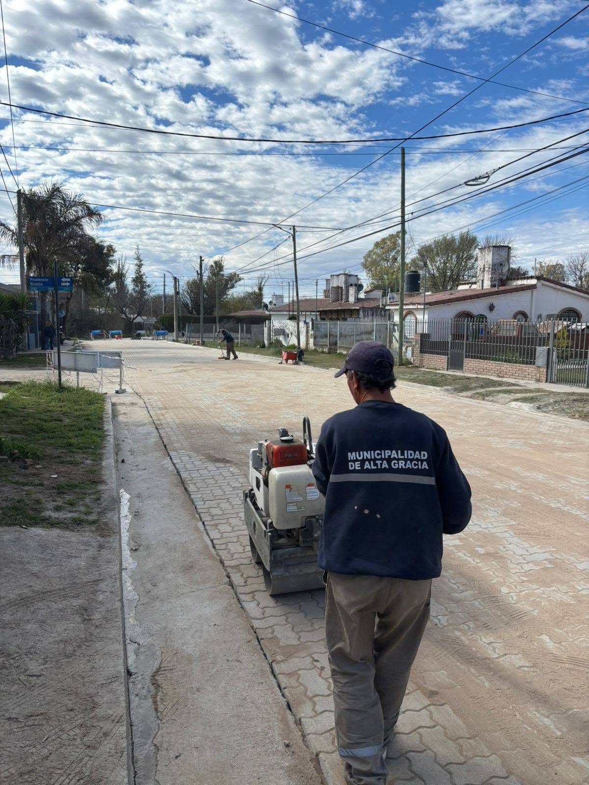 Obras Públicas: Ejecutarán adoquinado en calle Perú