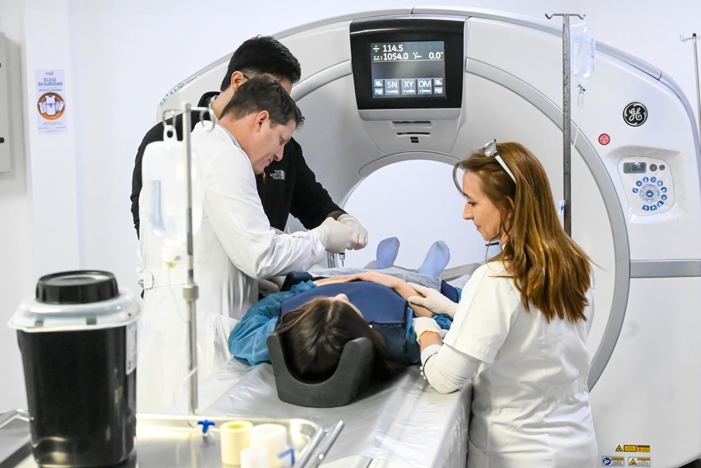 Se realizó la primera ablación por radiofrecuencia de un tumor óseo benigno en la salud pública provincial