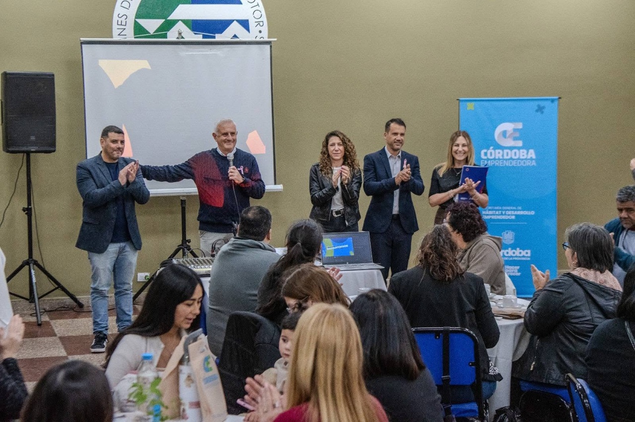 Impulso a la producción: Más de 120 emprendedores locales participaron del «Desayuno de Vinculación»
