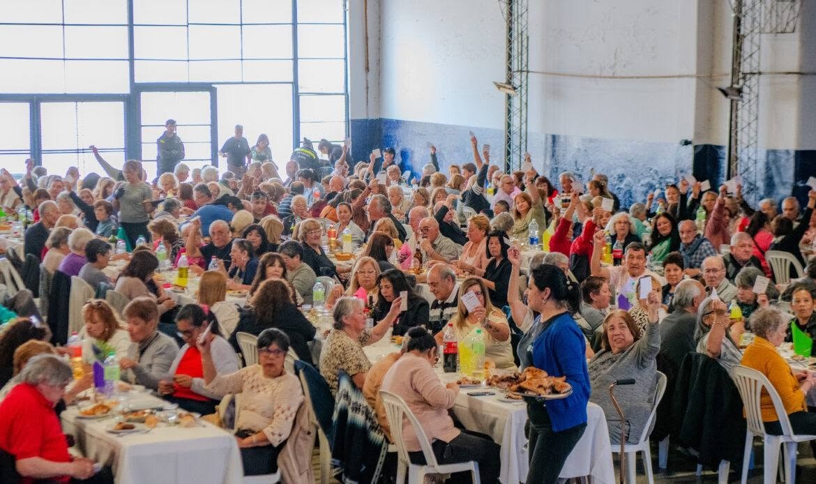 Alta Gracia celebró a lo grande el Día del Jubilado junto a más de 400 adultos mayores