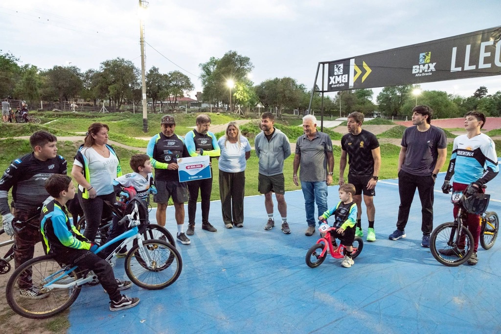 Apoyo al BMX: Competidores locales reciben acompañamiento para competir en la final de la “COPALATINA 2026”